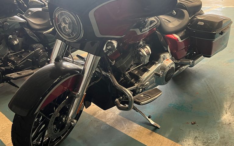 2021 HARLEY DAVIDSON CVO STREET GLIDE 实拍图 1