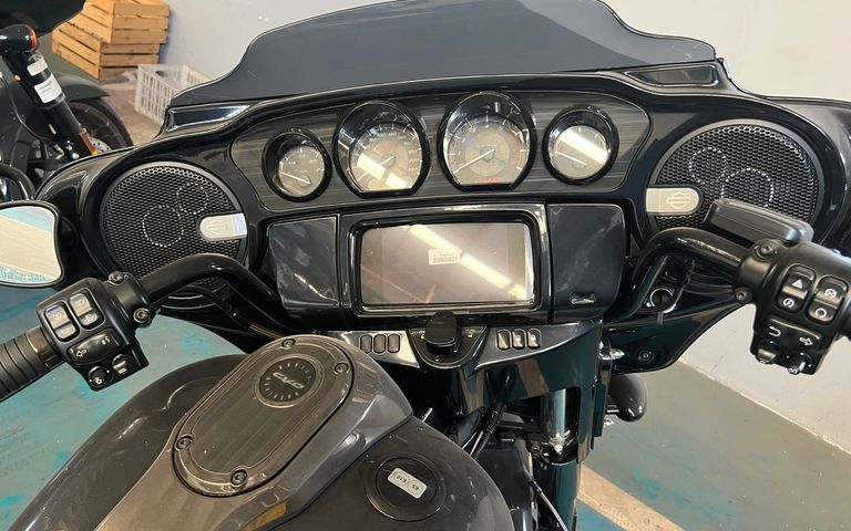 2022 HARLEY DAVIDSON CVO STREET GLIDE 实拍图 1