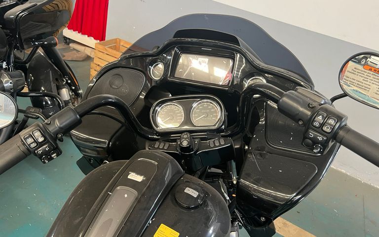 2022 HARLEY DAVIDSON Road Glide ST 实拍图 1