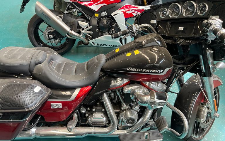 2021 HARLEY DAVIDSON STREET GLIDE CVO 实拍图 1