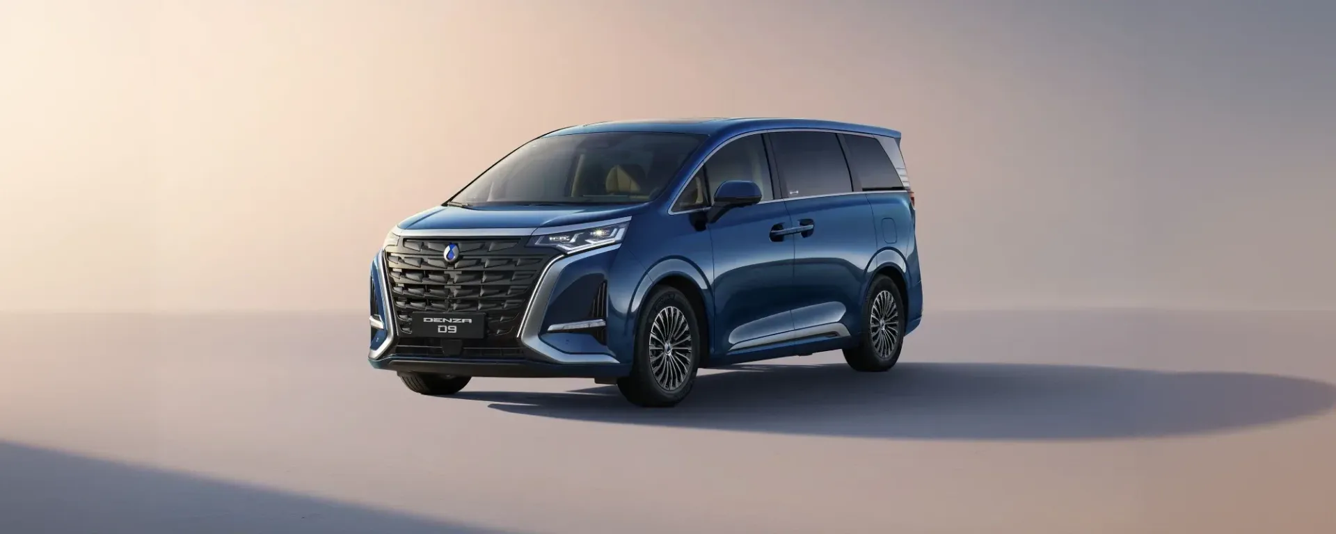 Denza D9 premium MPV in blue